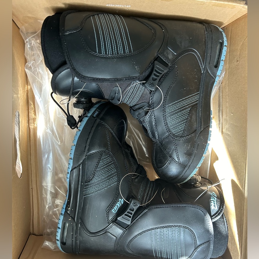 Vans Encore snowboarding boots size 9